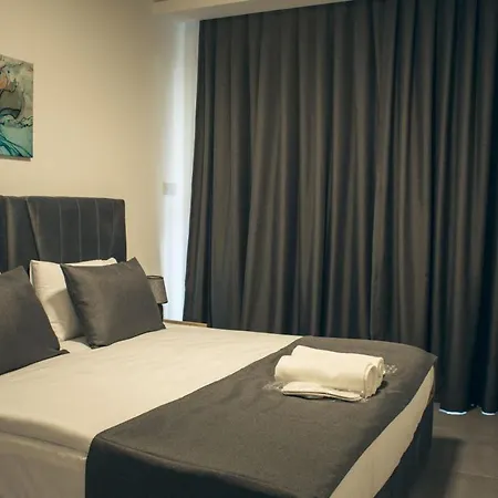 Charming Flat Close To The Beach With Shared Pool Apartmán