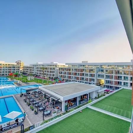 Charming Flat Close To The Beach With Shared Pool