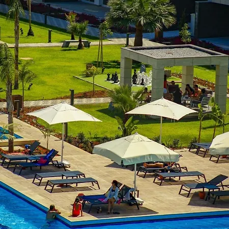 Charming Flat Close To The Beach With Shared Pool